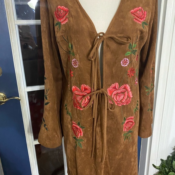 Suede open front with ties floral embellished bell sleeved cardigan Size Large - Picture 2 of 4